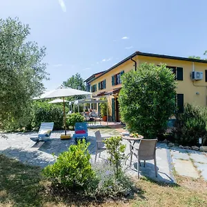  Vakantieboerderij Il Laghello Wood House